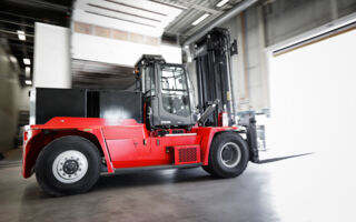 Electric Forklifts - a clean start. (UK)