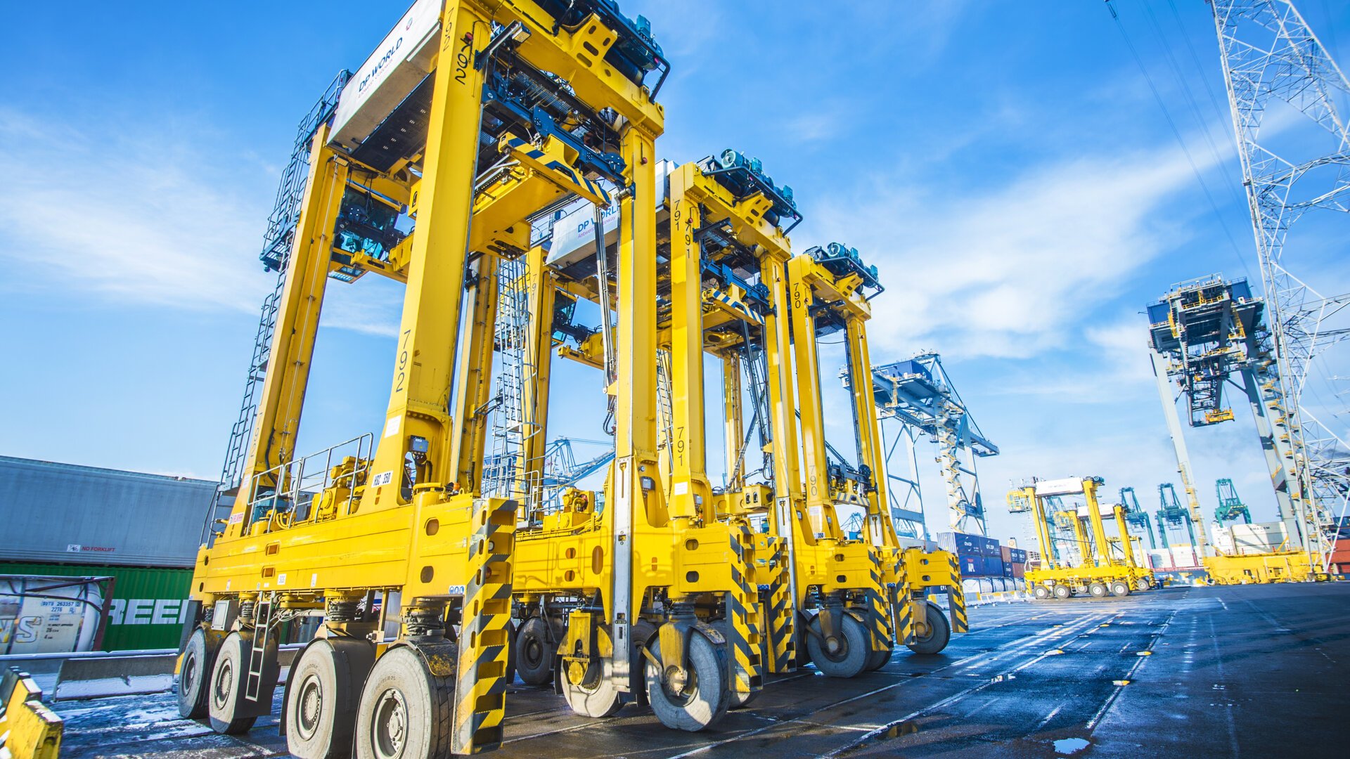 Kalmar Hybrid Straddle Carriers With 40% Less Emissions. | Kalmarglobal